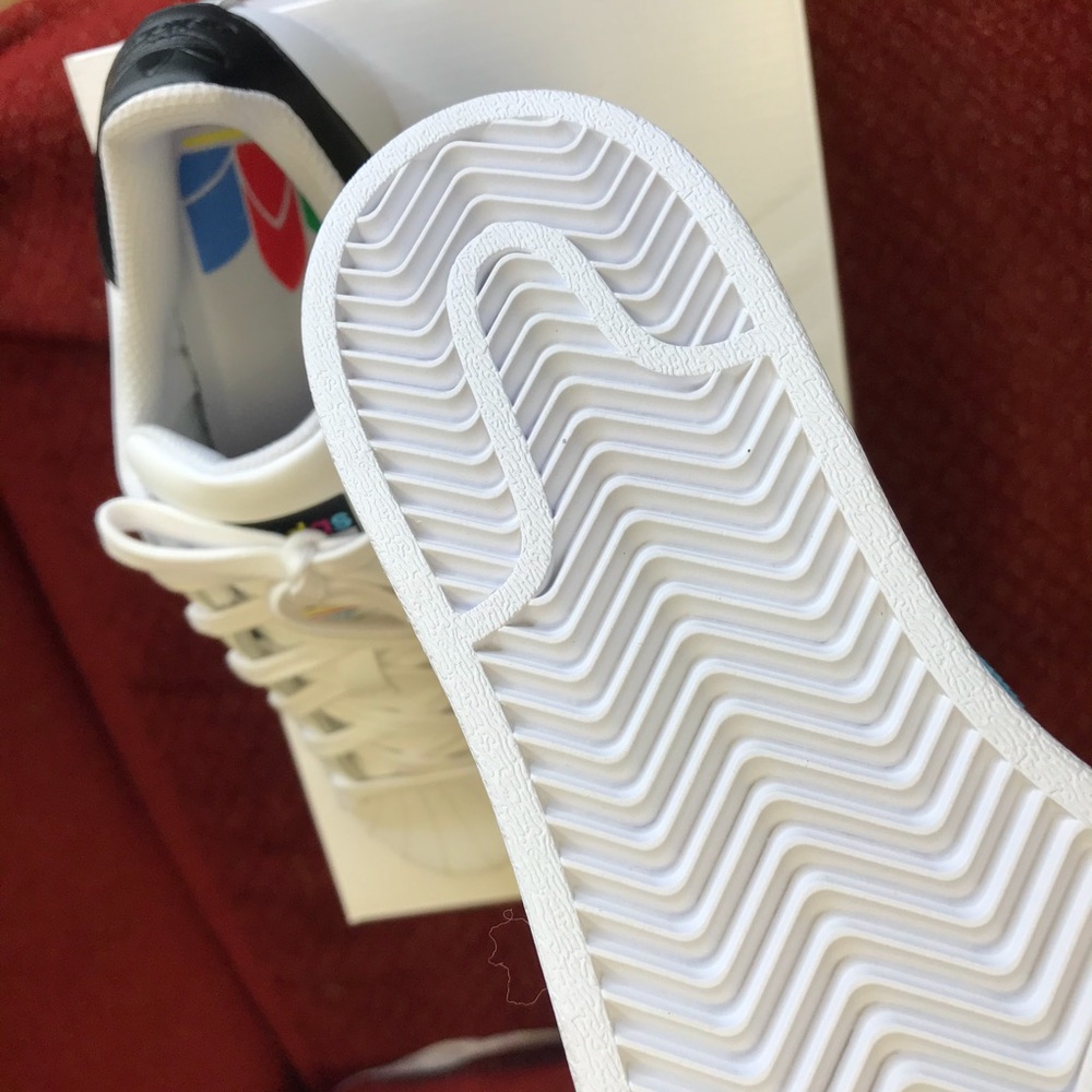 Superstar shoes cloud white size 4.5 Kids - Picture 4 of 8